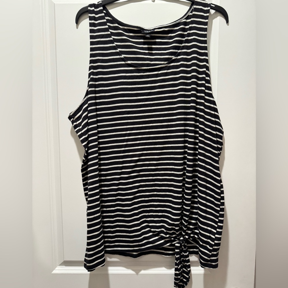 NWT Torrid Size 4 (4x)  Black and White Striped Tank Top